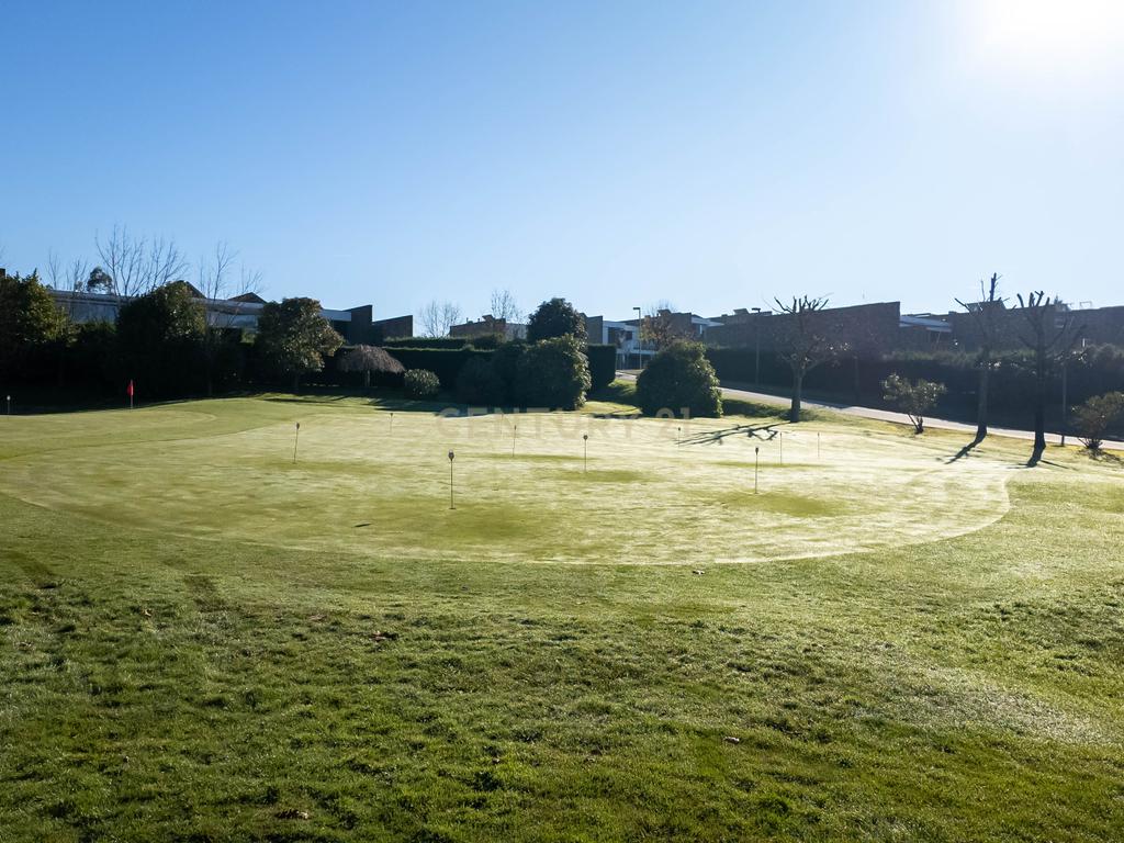 Luxuosa Moradia em Santo Tirso com Vista Panorâmica - Image 13