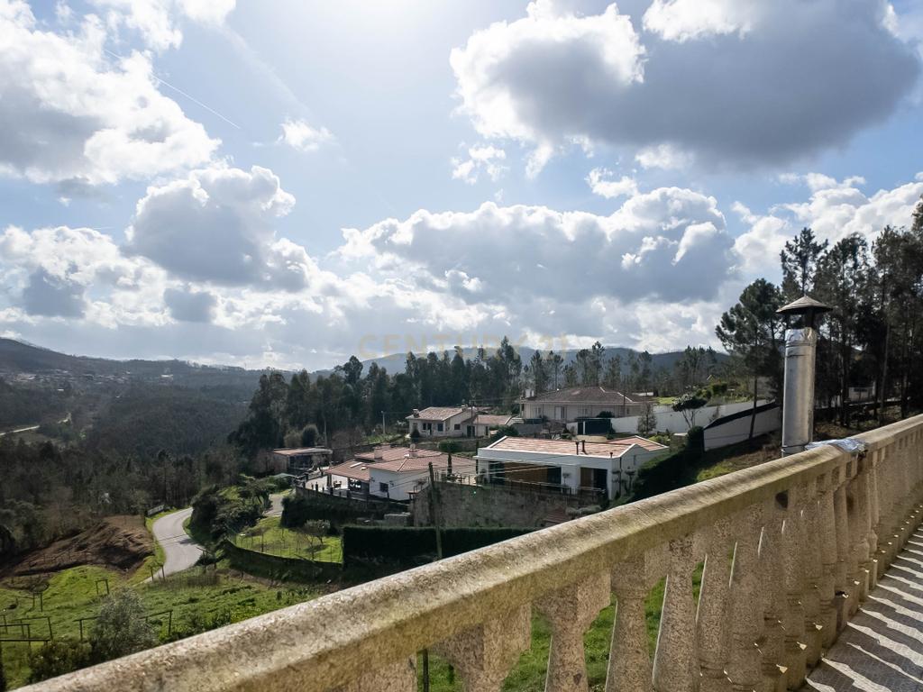 Deslumbrante Quinta T5 com terreno urbano de 5000m2 em Aguiar de Sousa - Image 70