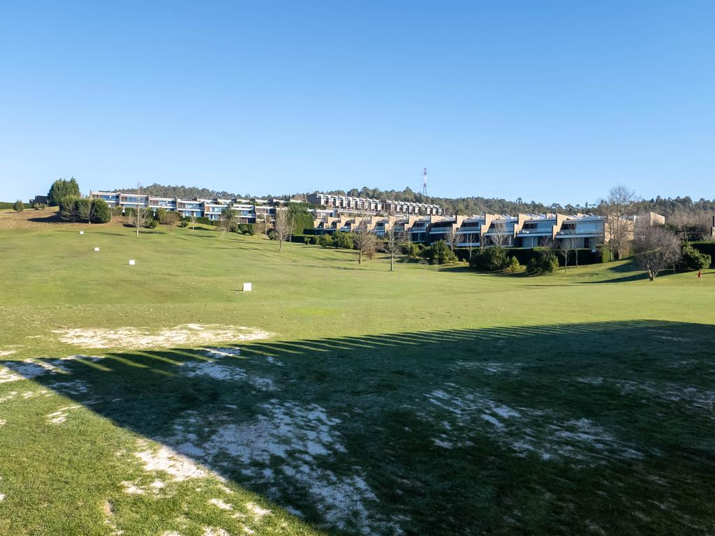 Luxuosa Moradia em Santo Tirso com Vista Panorâmica - Image 9