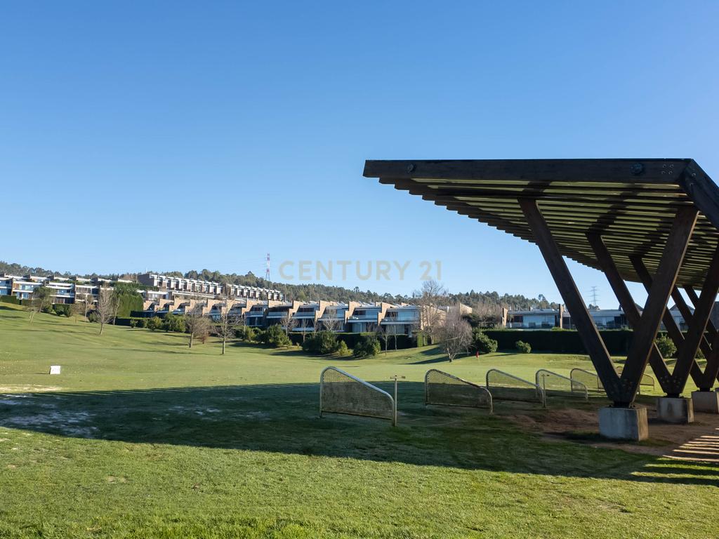 Luxuosa Moradia em Santo Tirso com Vista Panorâmica - Image 7