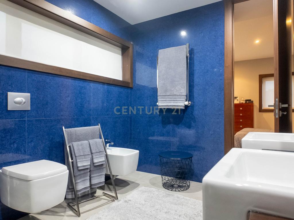 Moradia  de Luxo T4 ( como Nova ) em São Pedro da Cova - Image 27