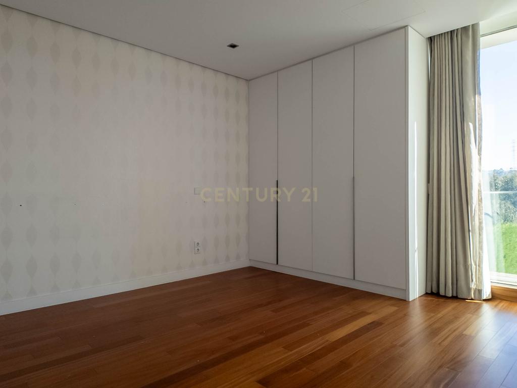 Luxuosa Moradia em Santo Tirso com Vista Panorâmica - Image 72