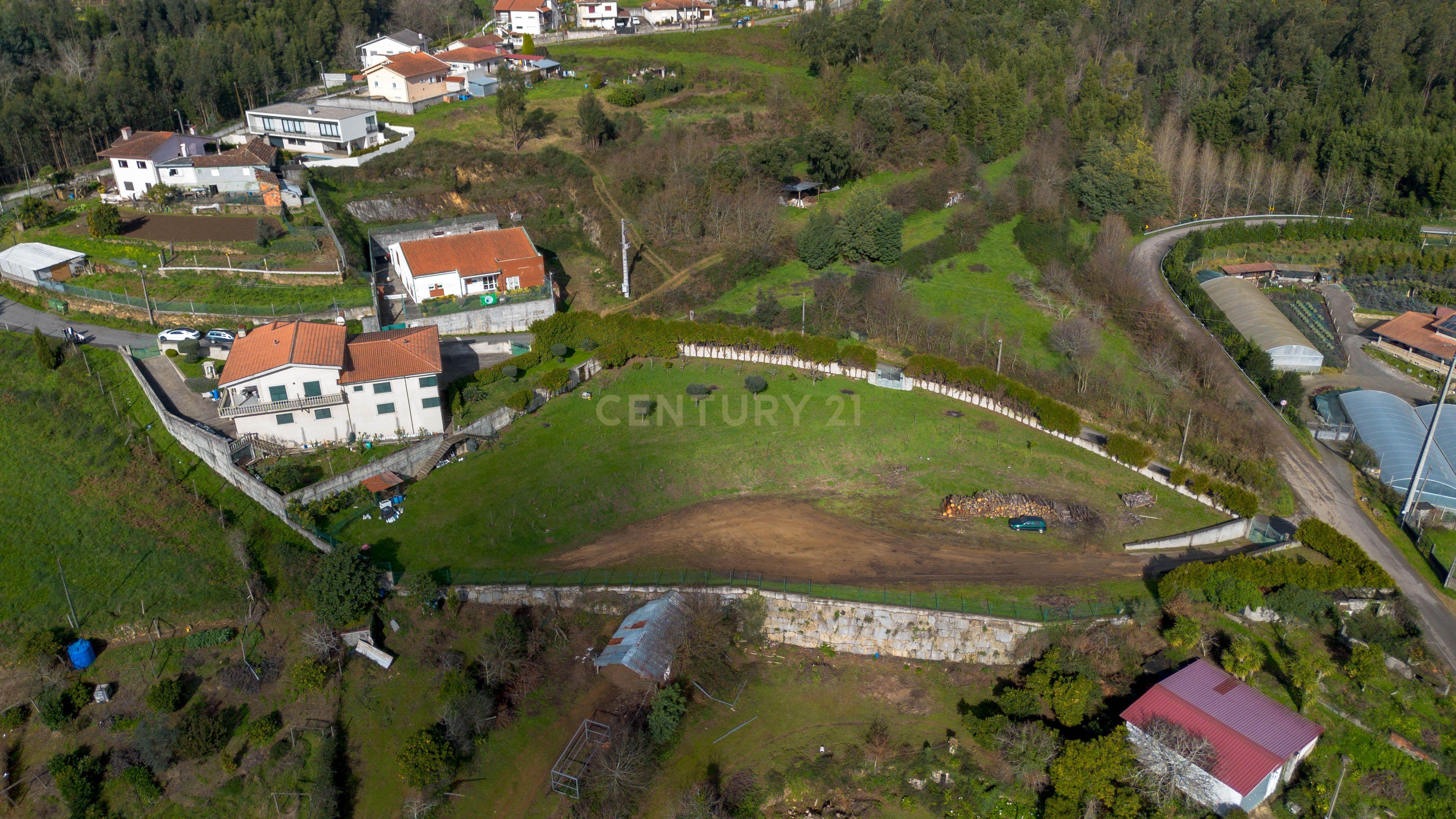 Deslumbrante Quinta T5 com terreno urbano de 5000m2 em Aguiar de Sousa - Image 69