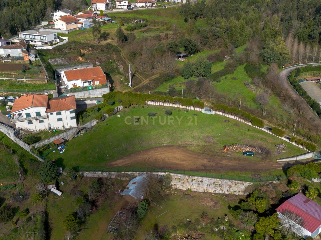 Deslumbrante Quinta T5 com terreno urbano de 5000m2 em Aguiar de Sousa - Image 69