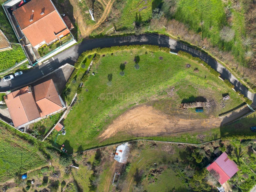 Deslumbrante Quinta T5 com terreno urbano de 5000m2 em Aguiar de Sousa - Image 63