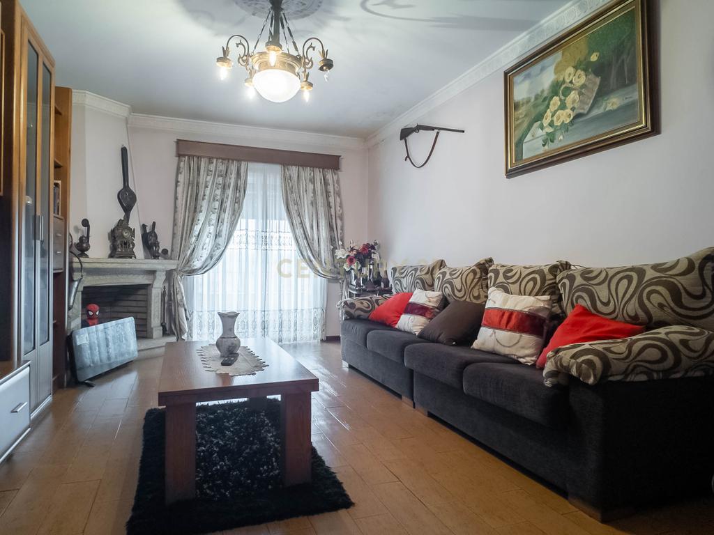 Moradia T3 com anexos, logradouro e garagem em Paredes - Image 7