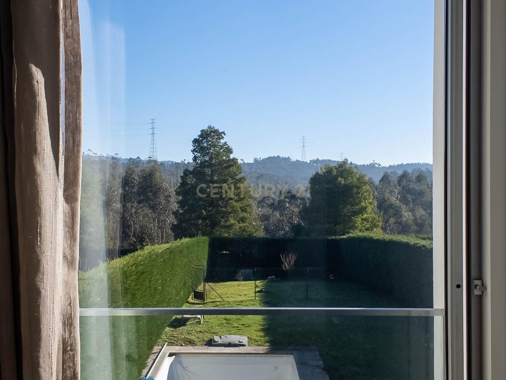 Luxuosa Moradia em Santo Tirso com Vista Panorâmica - Image 69