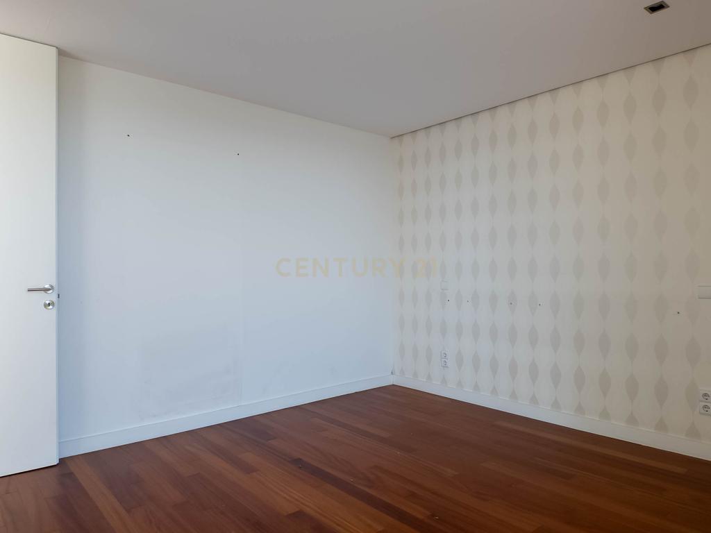 Luxuosa Moradia em Santo Tirso com Vista Panorâmica - Image 65