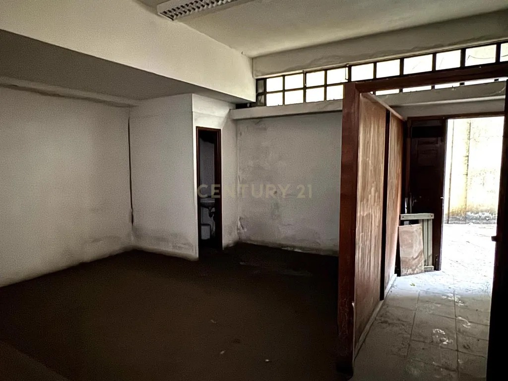 Café/Restaurante com 2 Armazéns e Loja Independente na Av. da República, Gaia - Image 38