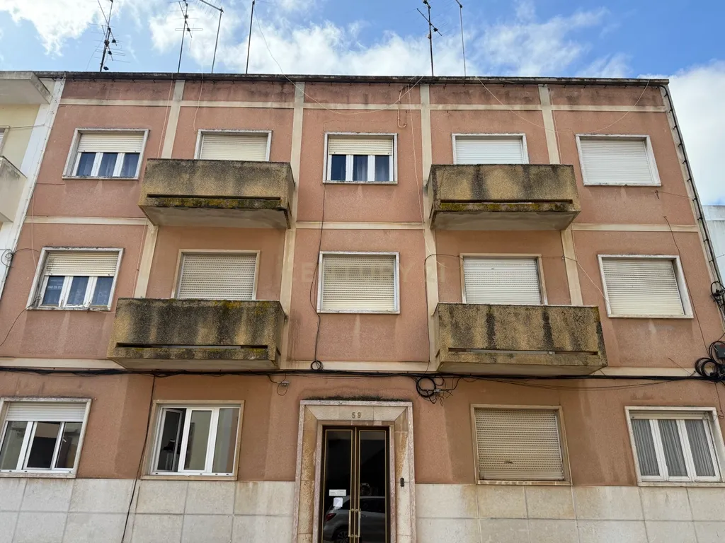 Apartamento T2 para recuperar no centro de Portimão, Algarve - Image 34