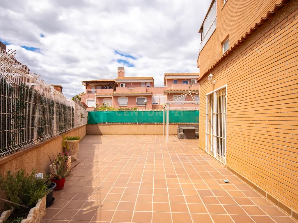 Moradia geminada de esquina em Alicante Golf, espaço, privacidade e qualidade de vida numa das zonas mais exclusivas de Alicante - Image 29