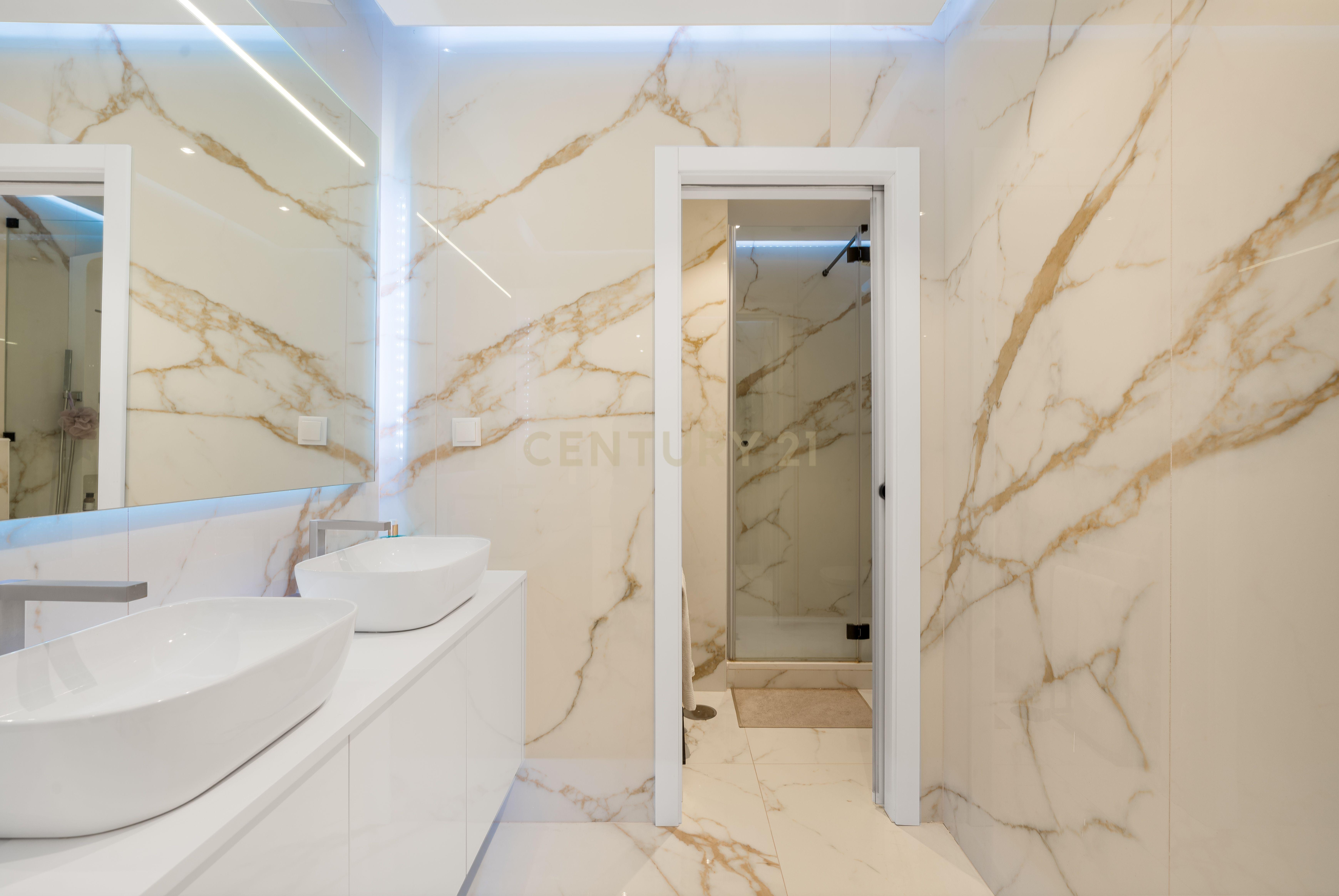 Fotografia 4 de Exclusivo Apartamento T4 com Renovação de Charme