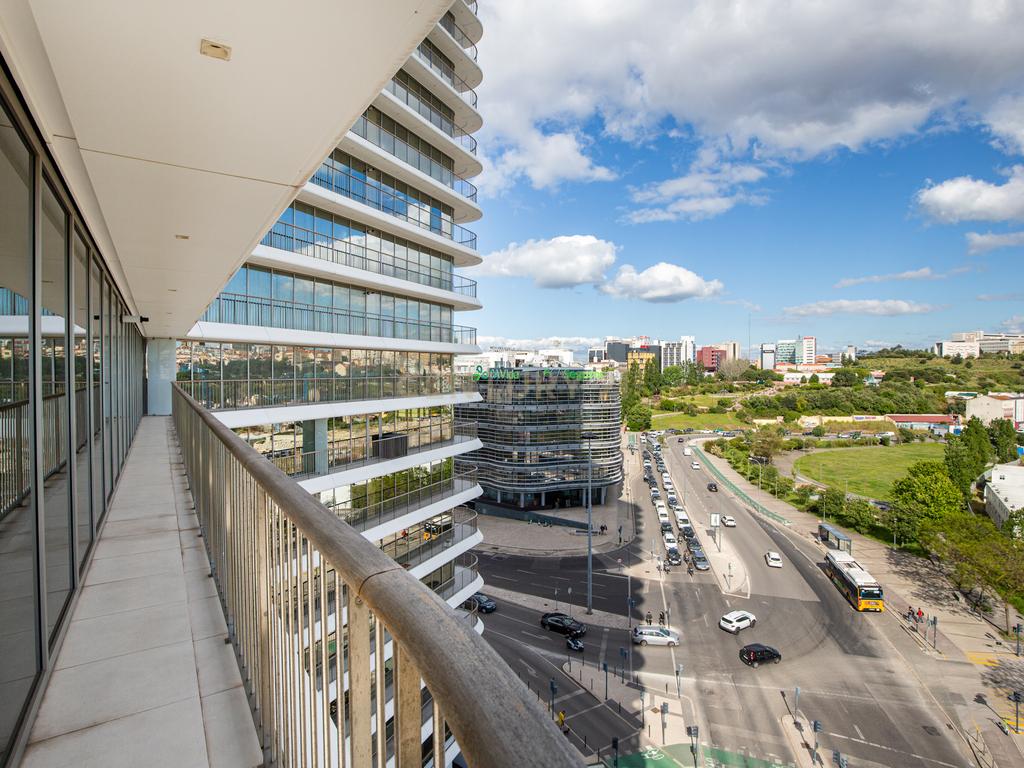 Apartamento de Luxo com 3 Quartos Virado a Sul na prestigiada Infinity Tower - Image 32