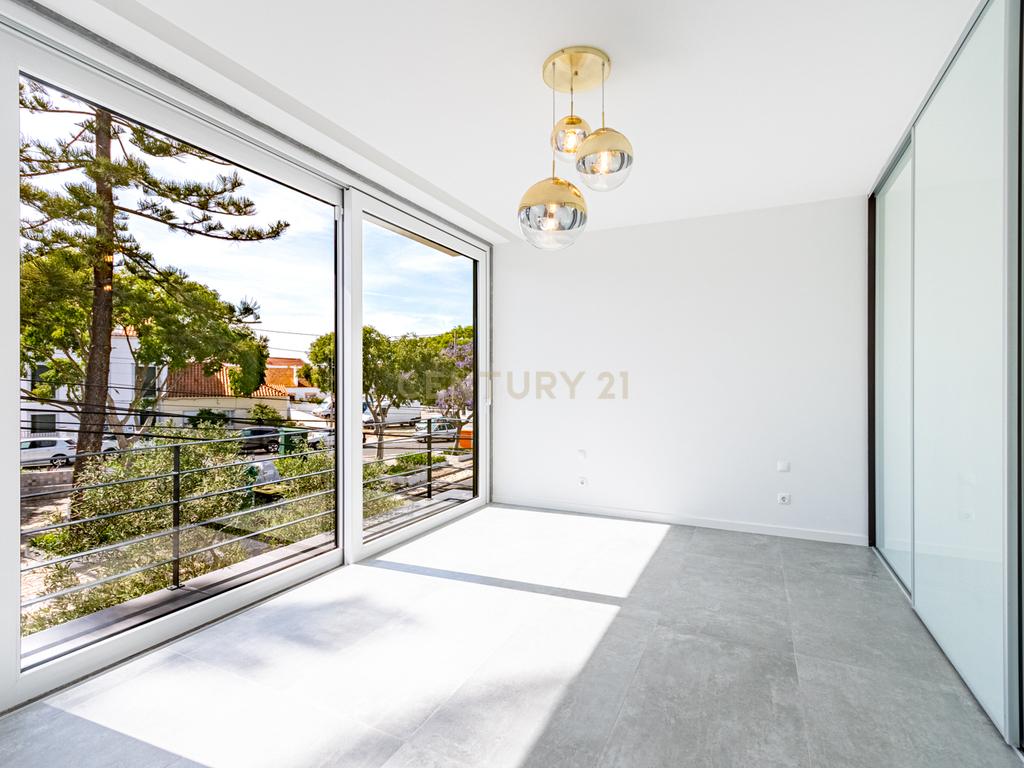 Moradia T3 com 3 Suites e Arquitetura Distinta em Samouco, Alcochete - Image 25