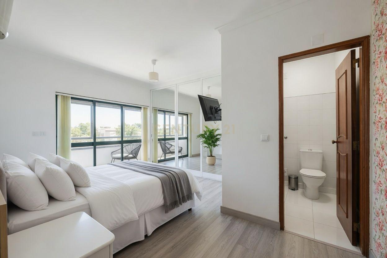 Fotografia 11 de Apartamento T3 com 120m² | Sala com Lareira | Excelentes Áreas e Luz Natural em Algueirão
