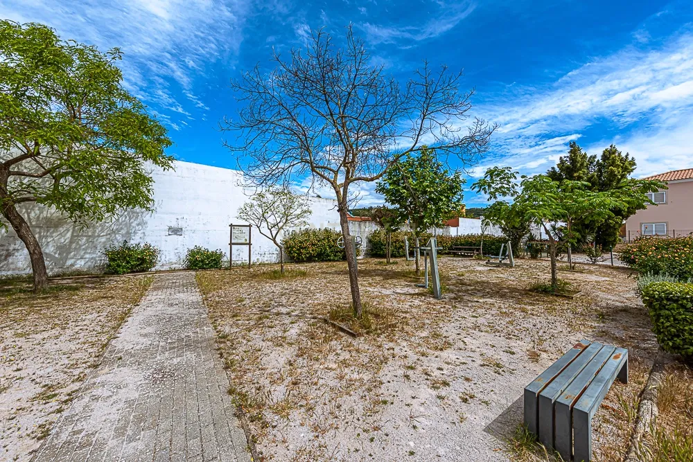 Moradia T3+1 com Garagem em Cabanas - Image 32