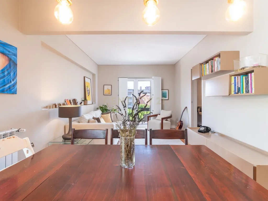 Apartamento T3+1 com logradouro e estacionamento privativos e sótão independente rentabilizado – Bairro Norton de Matos - Coimbra - Image 2