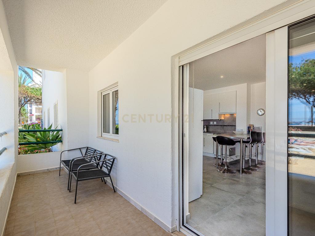 Apartamento T2 com Vista Mar na Primeira Linha de Praia – Quarteira - Image 21