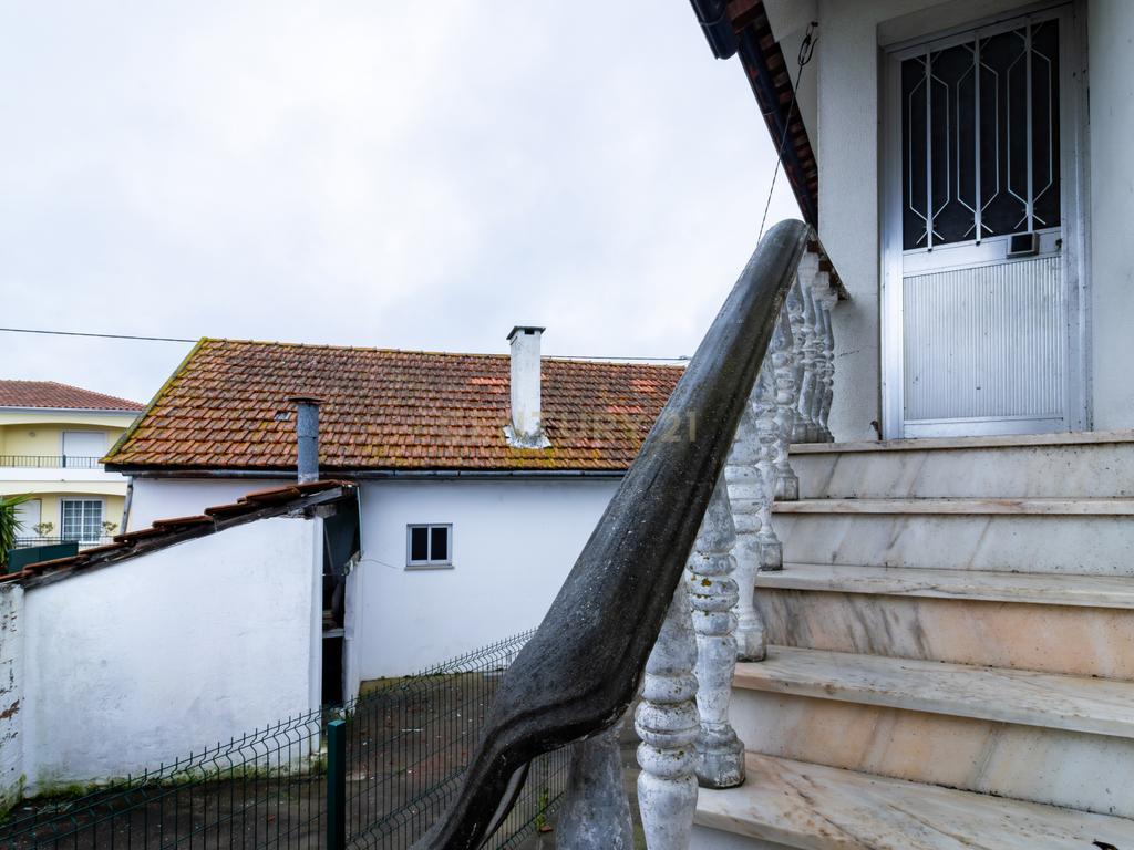 Moradia T3 com terreno + Moradia T2 - Image 9