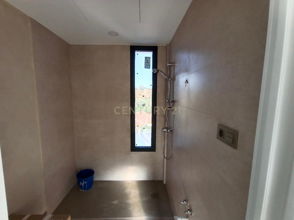 Luxuosa Moradia T4 com Piscina em Málaga, Andalucía - Image 6