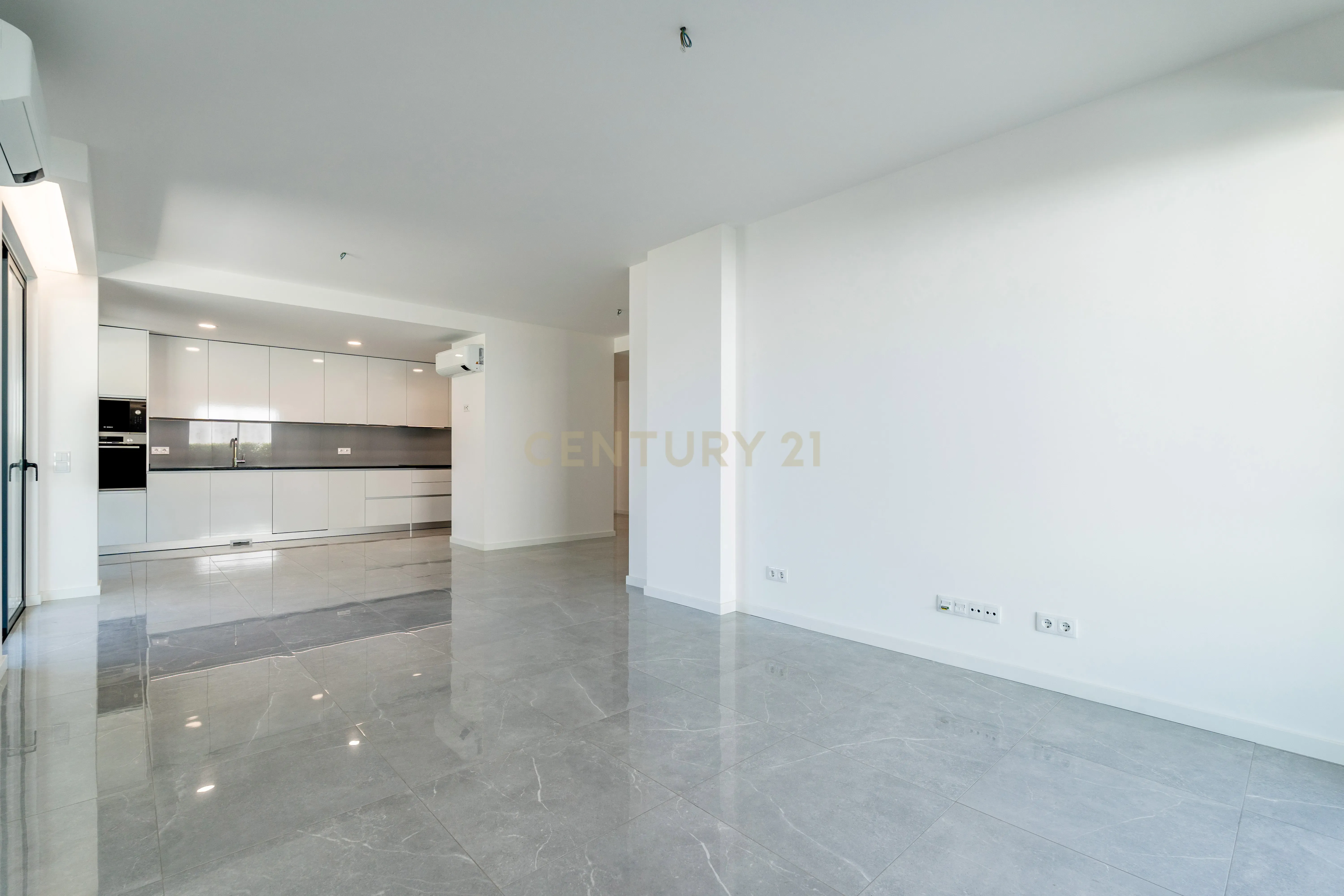 Fotografia 4 de Apartamento T3 Novo a Estrear, Piscina, Estacionamento Privativo,  no Centro de Albufeira – Correeira