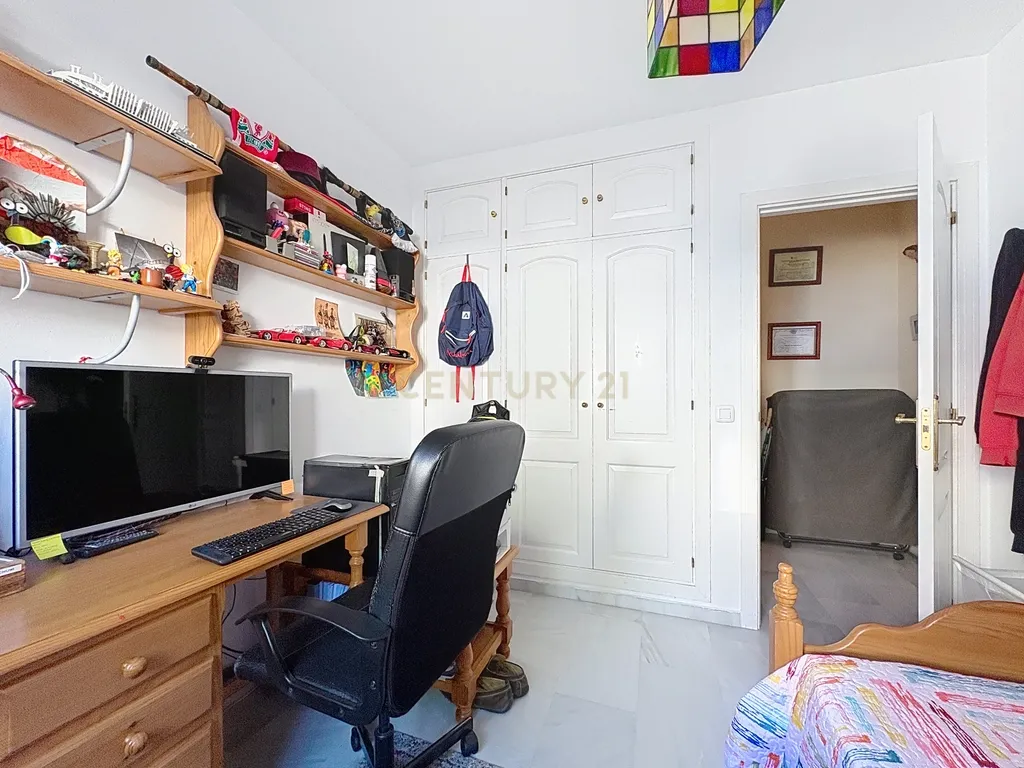Apartamento com Vista Mar em Benalmádena, Málaga - Image 35