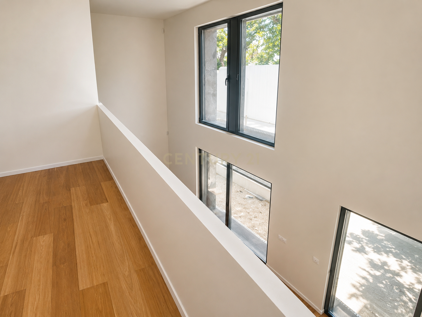 Fotografia 12 de T1+1 Duplex com Pátio e Jardim | FONTEDAMOURA80 | Aldoar