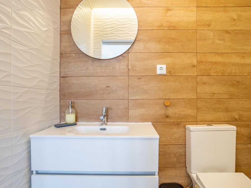 Apartamento T3 totalmente renovado, Laranjeiro. - Image 10