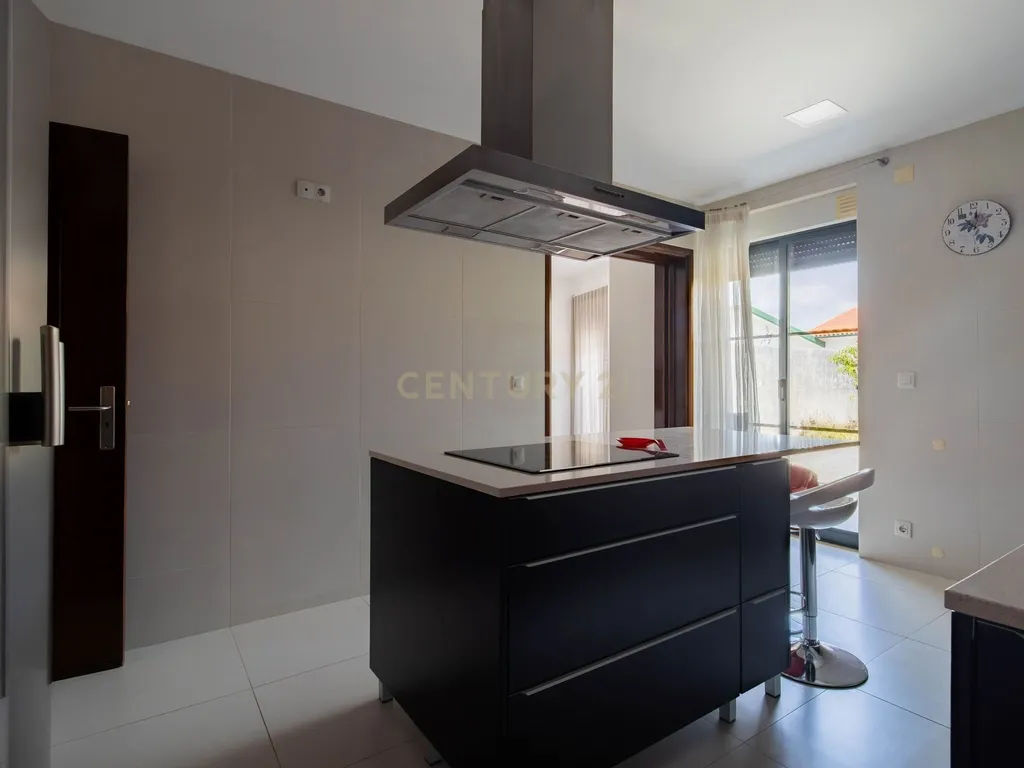 Moradia T3 com Jardim, Garagem e Cave em Embra, Marinha Grande - Image 12