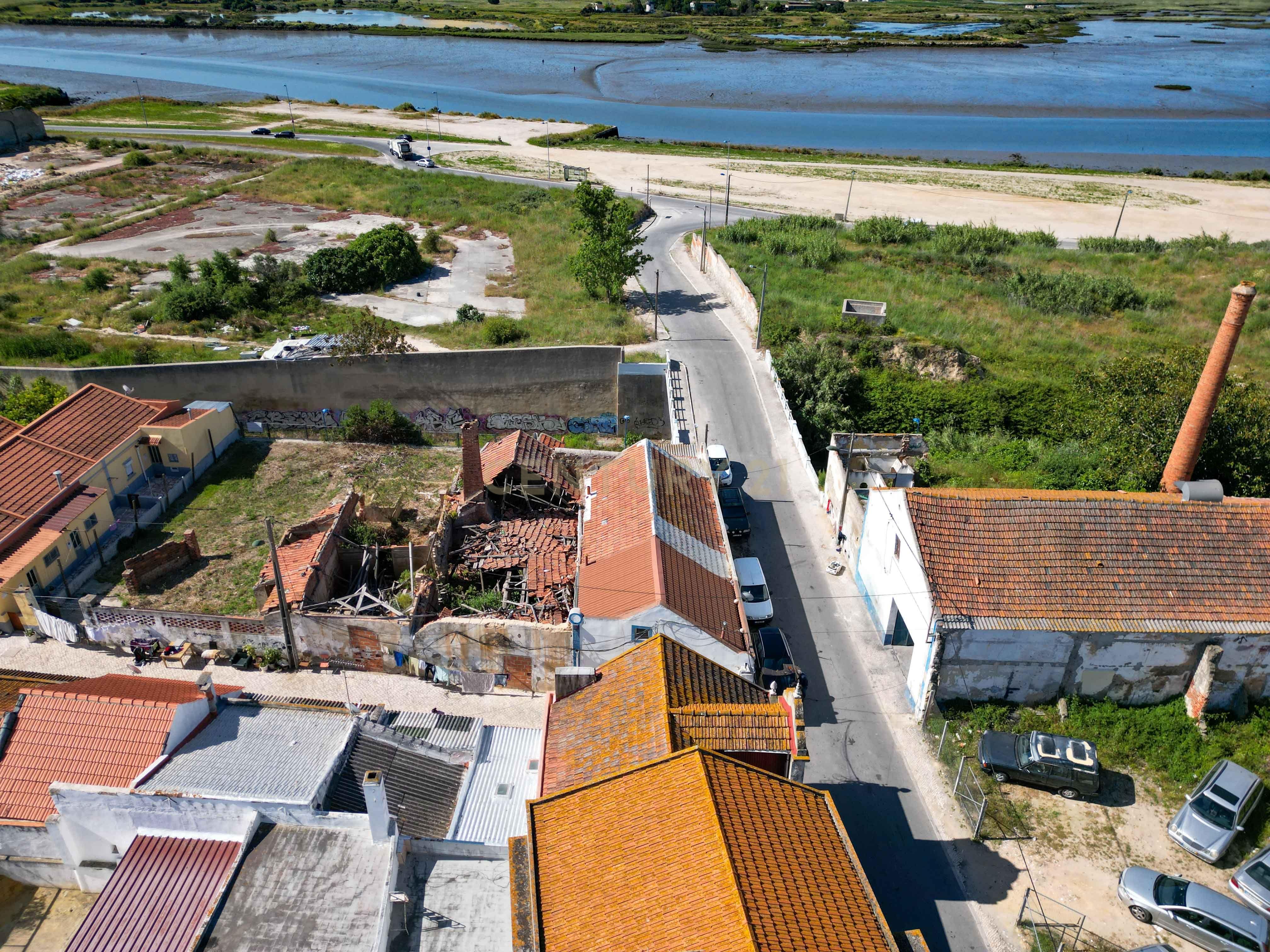 Montijo - Moradia para reconstruir área total de 558 m2. Vista Rio - Image 8
