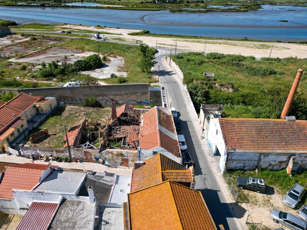 Montijo - Lote para construção de prédio com 3 andares com 558 m2. Vista Rio - Image 9