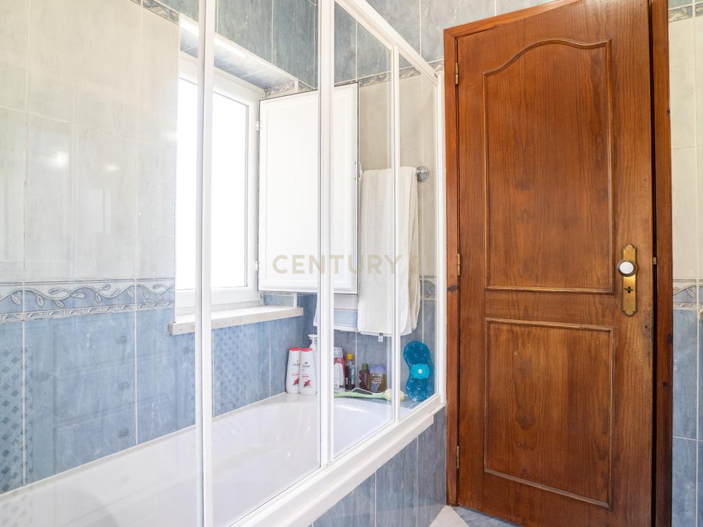 Moradia T4 Isolada com 308 m2 de construção, Jardim, com 4270 m² de Terreno. - Image 47