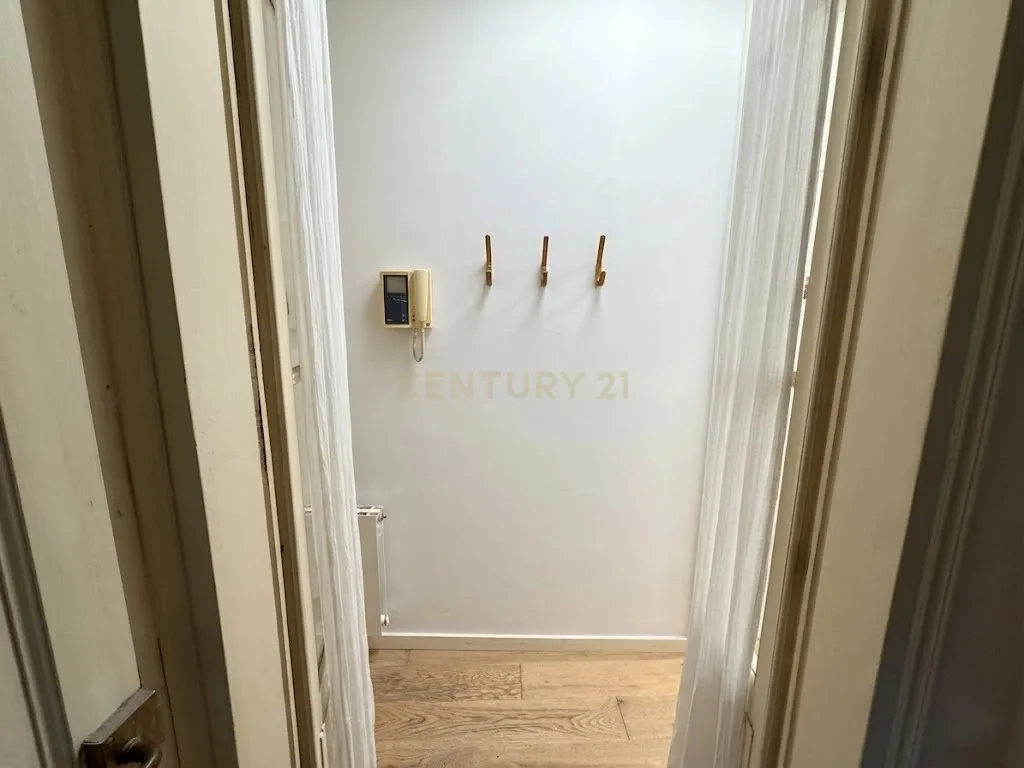 Apartamento renovado de 2 quartos junto ao Porto de Barcelona - Image 17