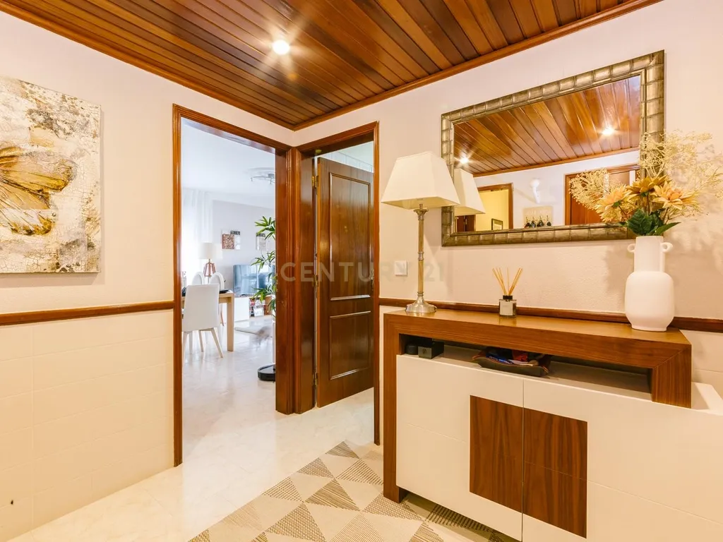 Apartamento T2 em Santa Marta do Pinhal – Corroios - Image 8