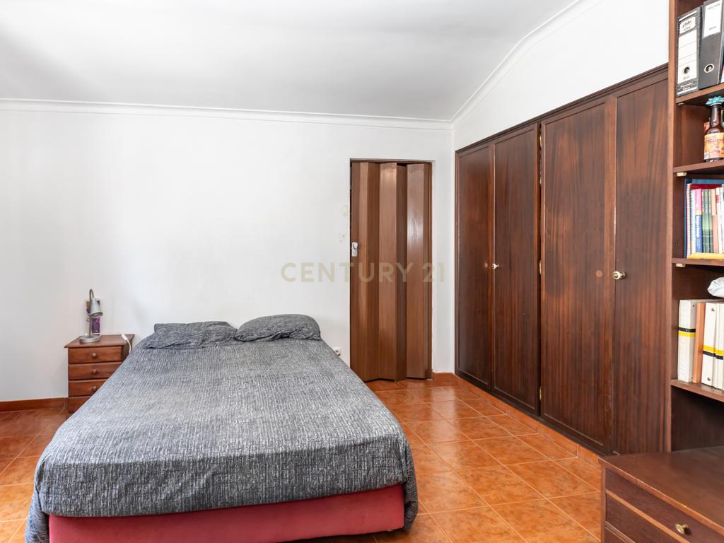 Moradia T5 no centro da Quinta do Conde – Espaço, Conforto e Localização Perfeita - Image 38