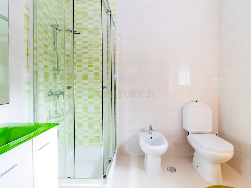Moradia T4 com Piscina Privativa na Marinha Grande - Image 17