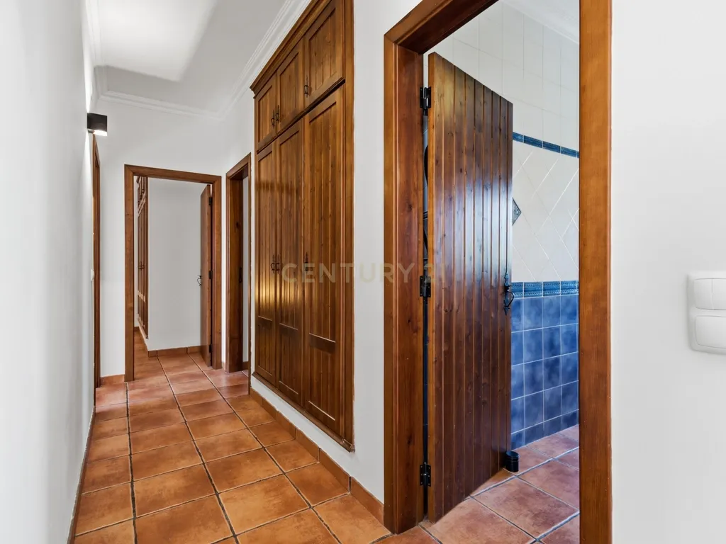 Moradia T3+1 de Charme em Santarém: Privacidade Absoluta, Fibra e Proximidade a Lisboa - Image 29
