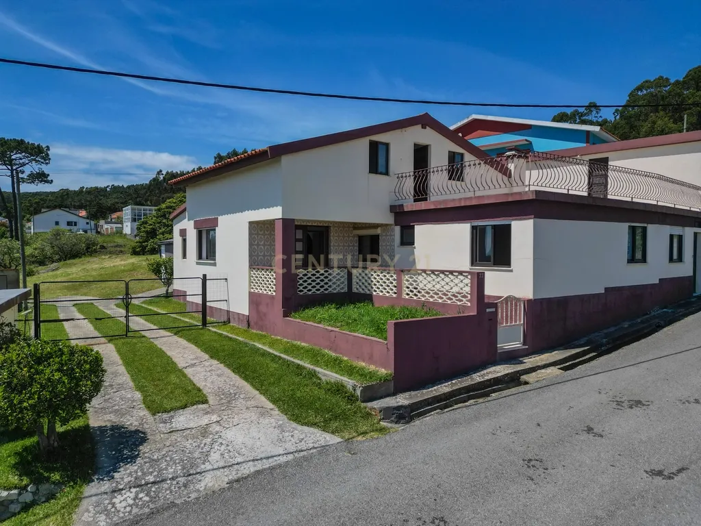 Moradia T4 com Vista Mar e Cidade - Image 14