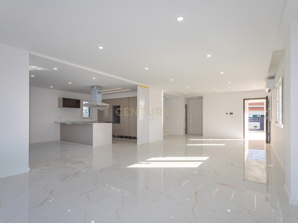 Carisma e boas áreas na sua Moradia Nova T4 Suites!!! no Pinhal do General - Image 35