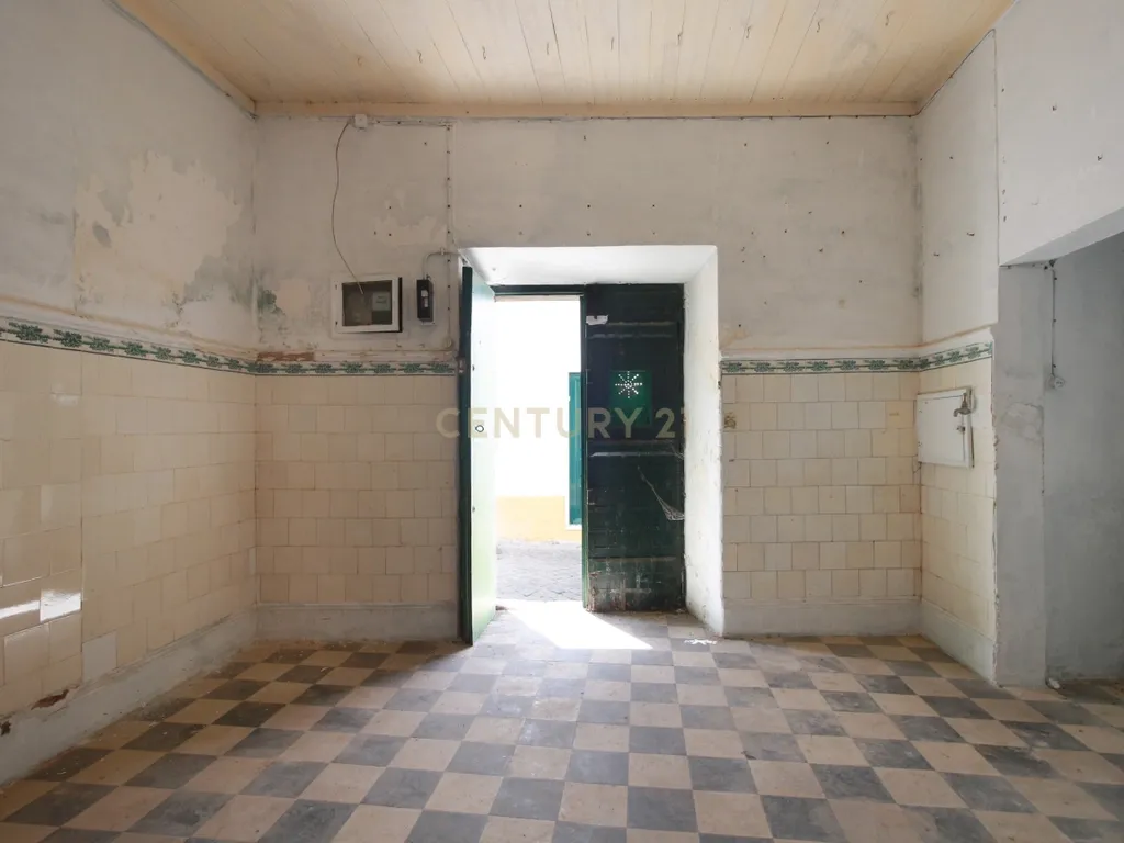 Apartamento e arrumos para venda em Borba - Image 4