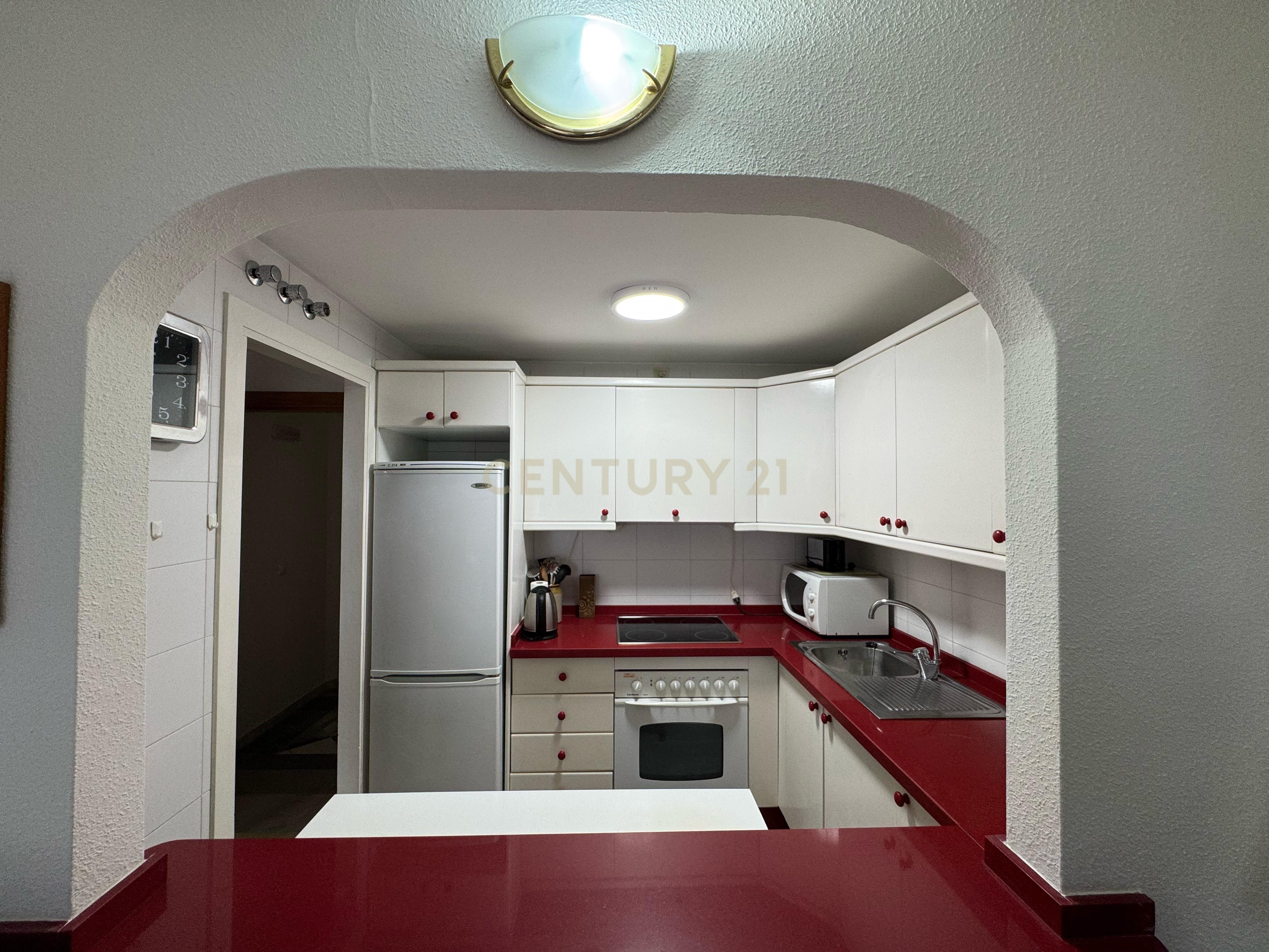 Apartamento Renovado em Málaga com Vista para a Montanha - Image 5