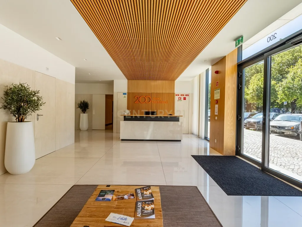 Luxuoso T1 Loft no Campo Grande, Lisboa - Image 27