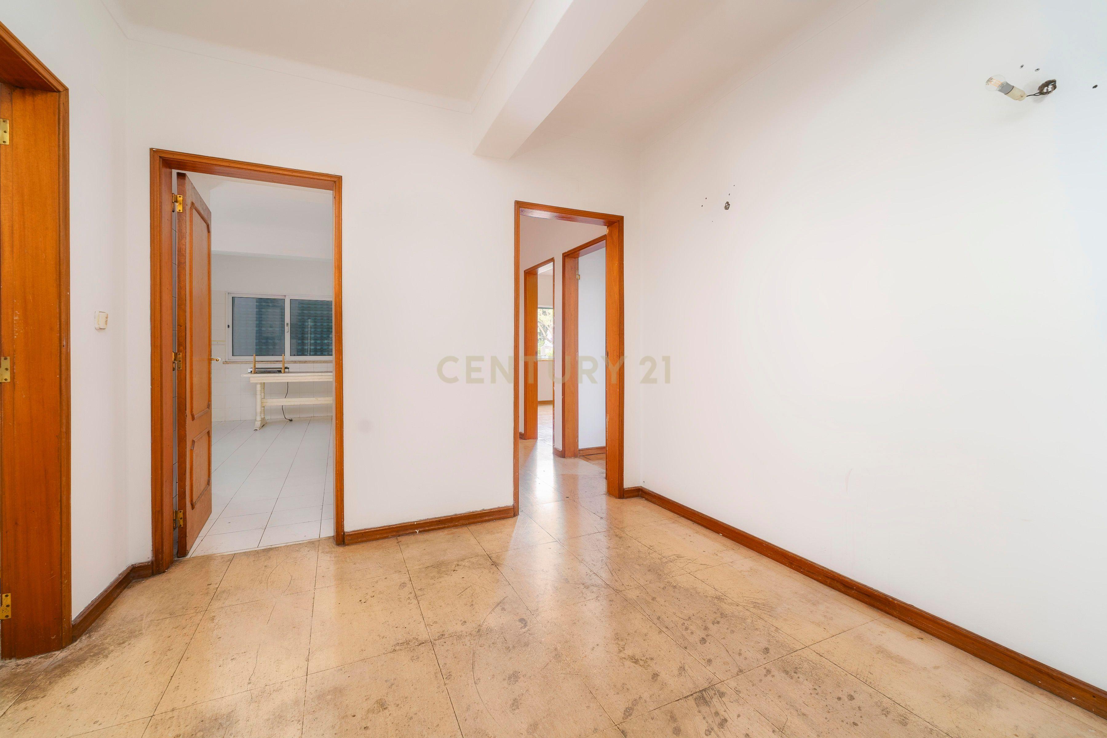 Fotografia 9 de Apartamento T4 Excelente Localização Centro de Albufeira.