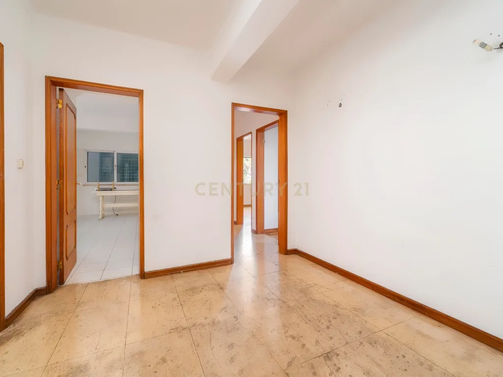 Apartamento T4 Excelente Localização Centro de Albufeira. - Image 9