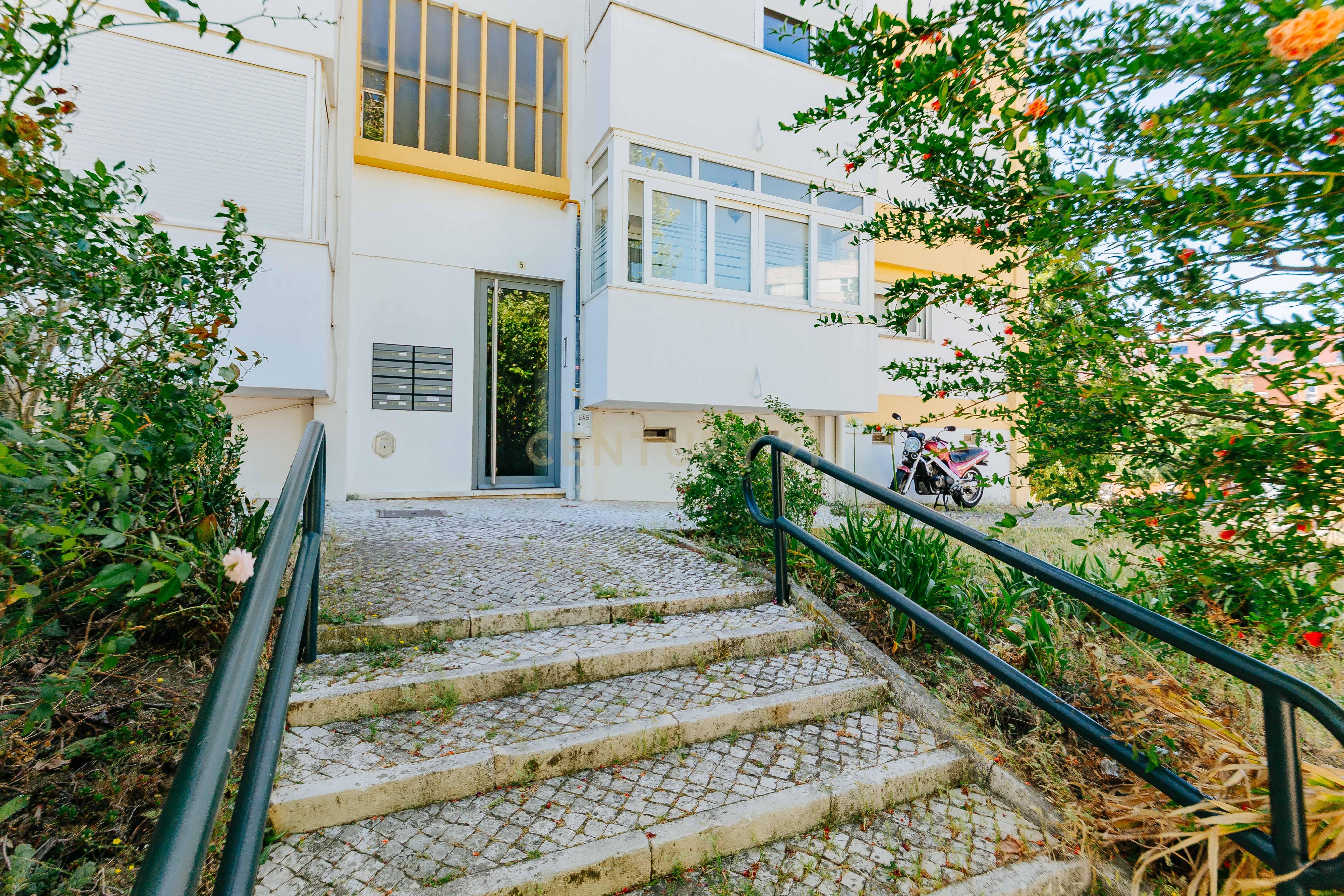 Fotografia 7 de Apartamento T2 com Varanda e Arrecadação nos Olivais Sul