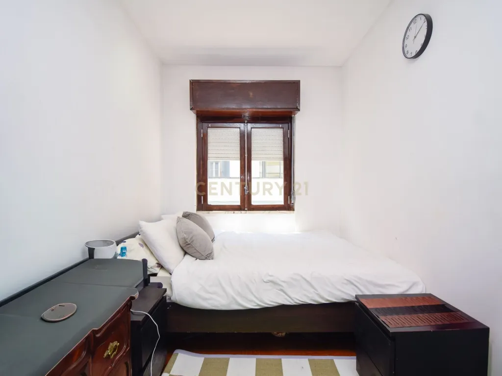 Apartamento T2 em zona central, inserido em prédio com 2 elevadores - Image 7