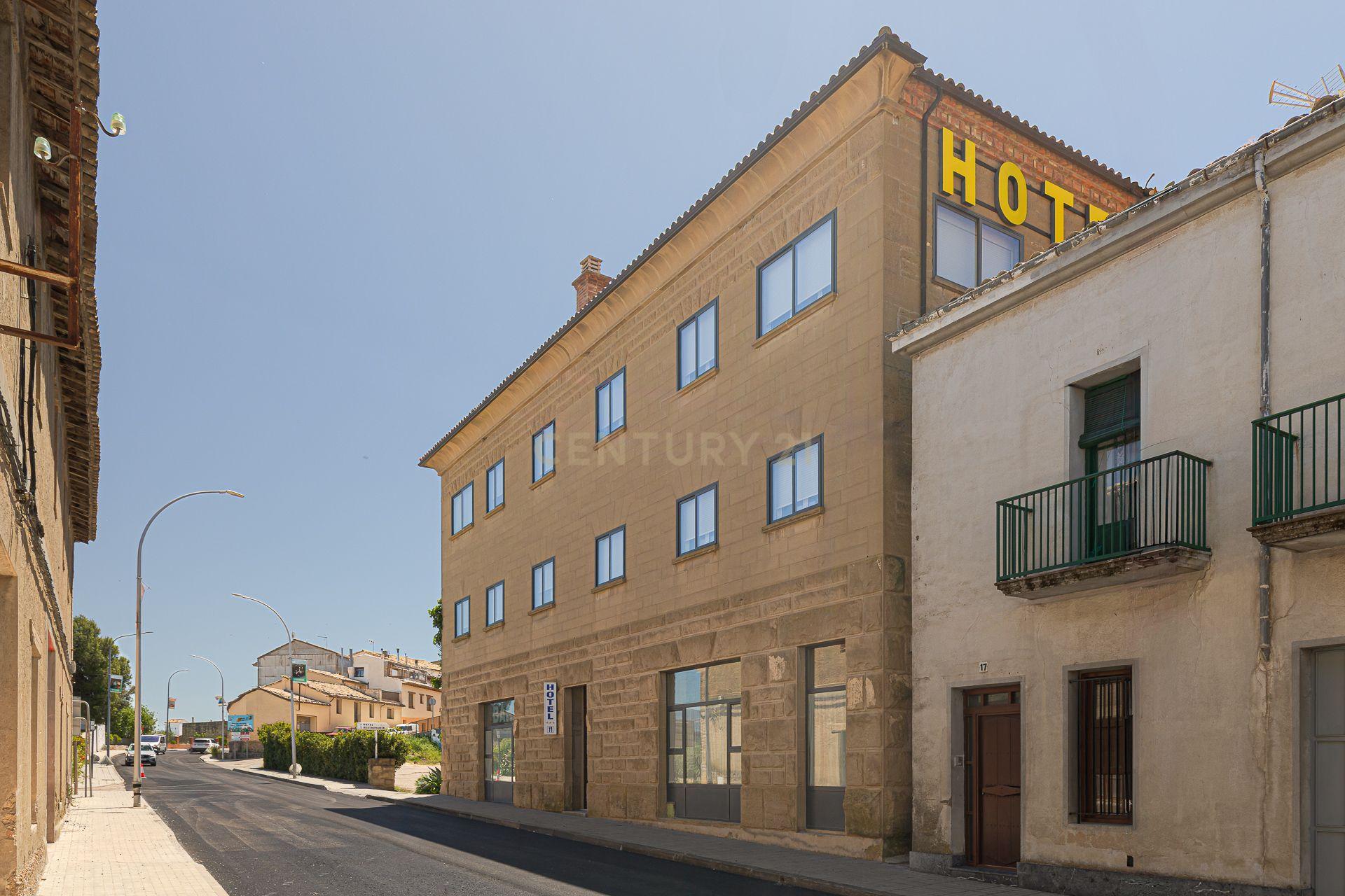 Hotel Moderno em Aragón com 25 Quartos e Vista Panorâmica - Image 47