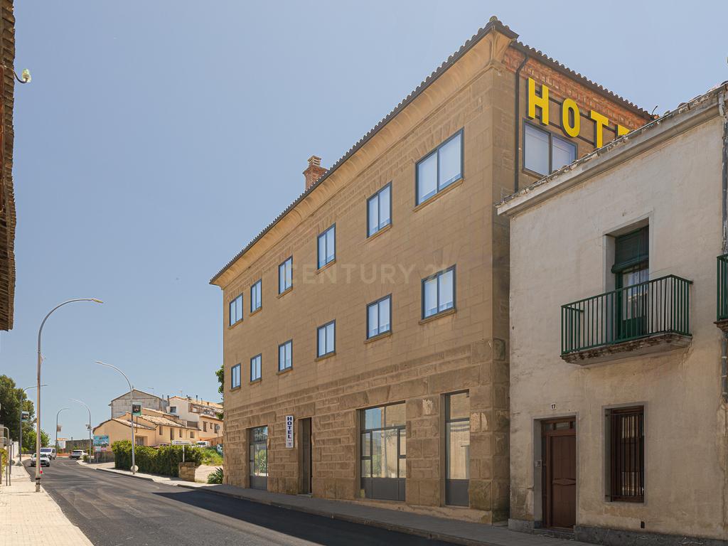 Hotel Moderno em Aragón com 25 Quartos e Vista Panorâmica - Image 47