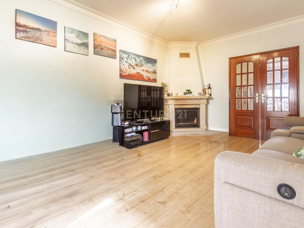 Apartamento T2 na Quinta do Conde - Image 1