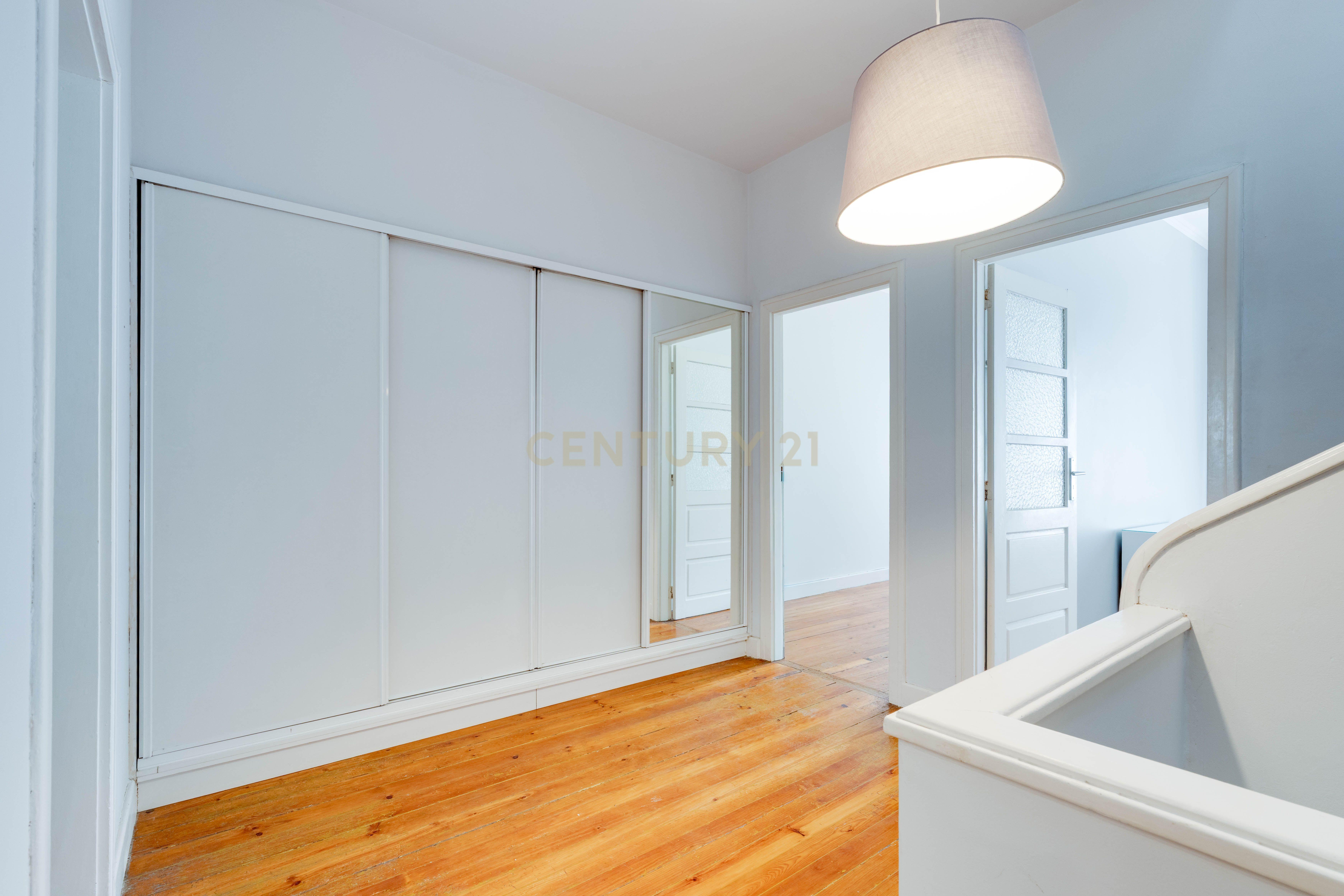Fotografia 12 de Moradia Geminada T6 com Logradouro | Marquês – Porto
